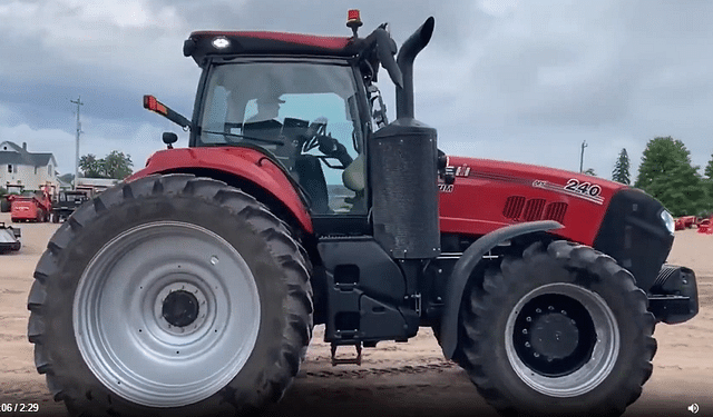 Image of Case IH Magnum 240 equipment image 1