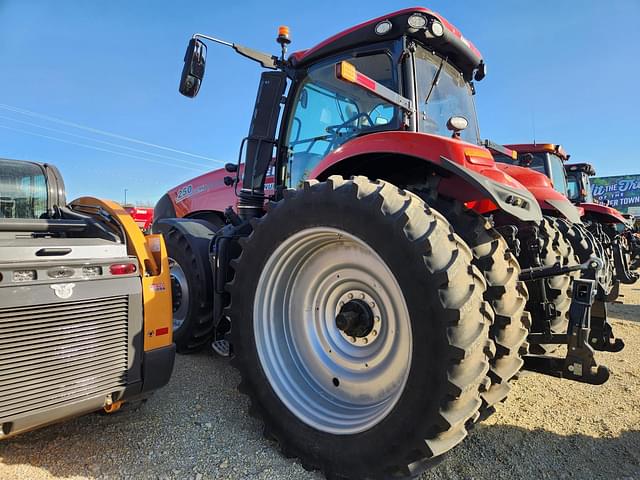 Image of Case IH Magnum 250 equipment image 3