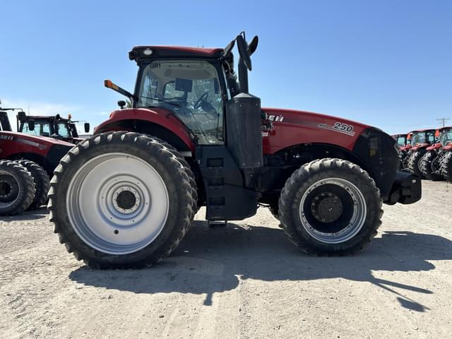 Image of Case IH Magnum 250 equipment image 3