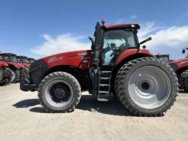 Image of Case IH Magnum 250 equipment image 1