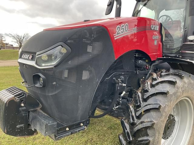 Image of Case IH Magnum 250 equipment image 4