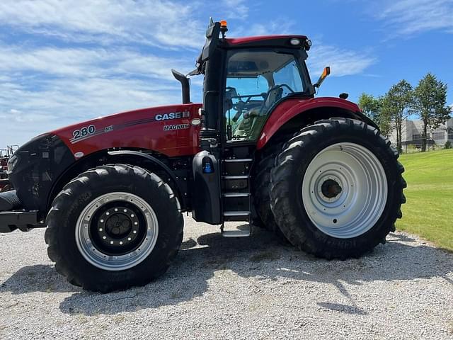 Image of Case IH Magnum 280 equipment image 3