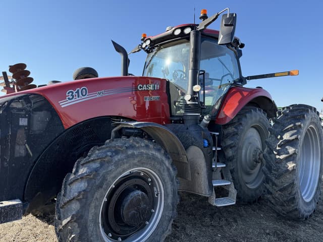 Image of Case IH Magnum 310 equipment image 3