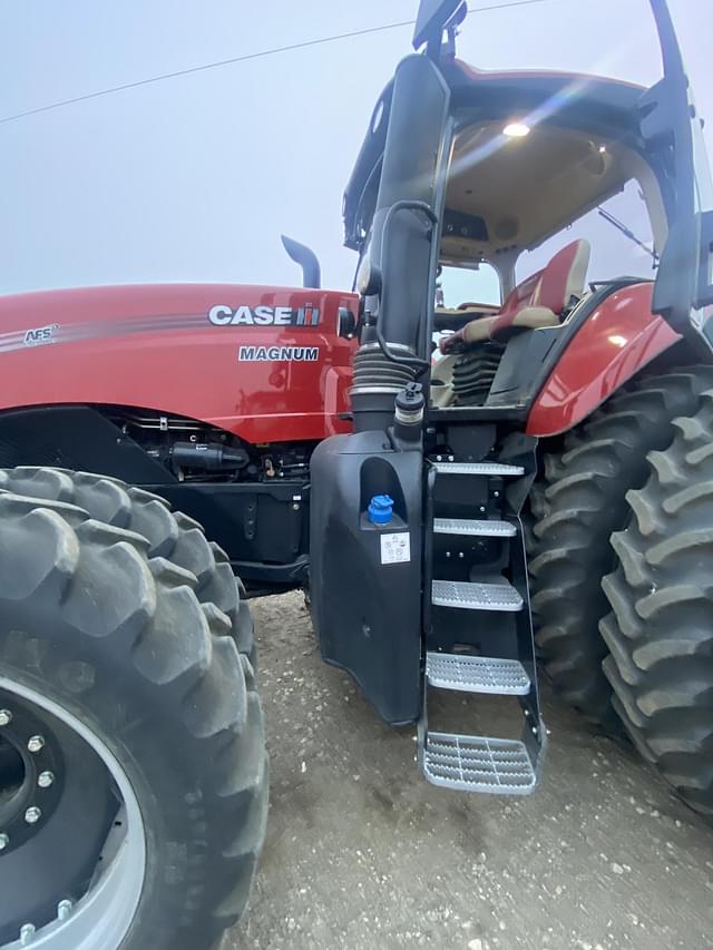 Image of Case IH Magnum 310 equipment image 4