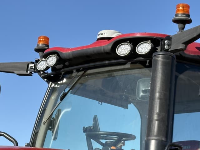 Image of Case IH Magnum 340 equipment image 3