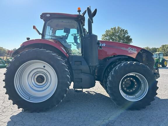 Image of Case IH Magnum 340 equipment image 4