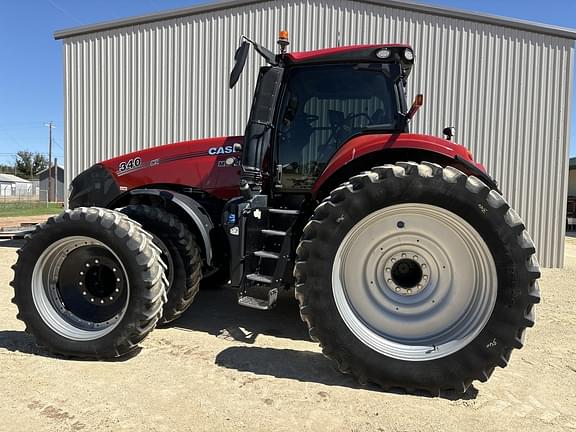 Image of Case IH Magnum 340 equipment image 1