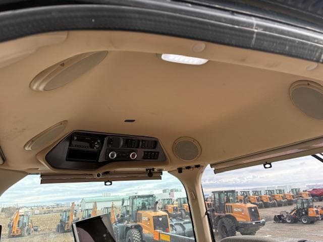 Image of Case IH Magnum 340 equipment image 4