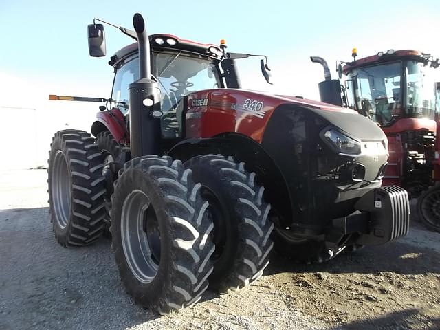 Image of Case IH Magnum 340 equipment image 4