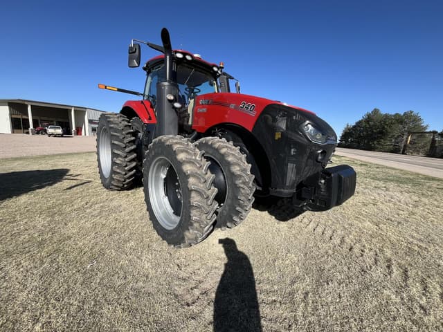 Image of Case IH Magnum 340 equipment image 4