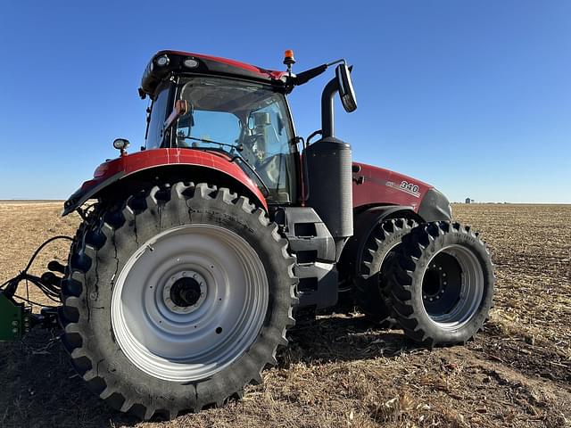 Image of Case IH Magnum 340 equipment image 4