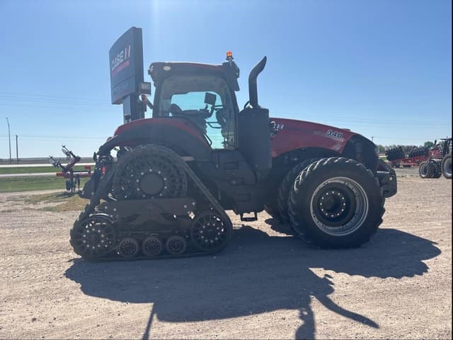 Image of Case IH Magnum 340 Rowtrac equipment image 2