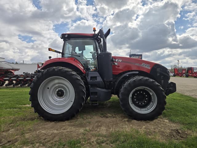 Image of Case IH Magnum 340 equipment image 3