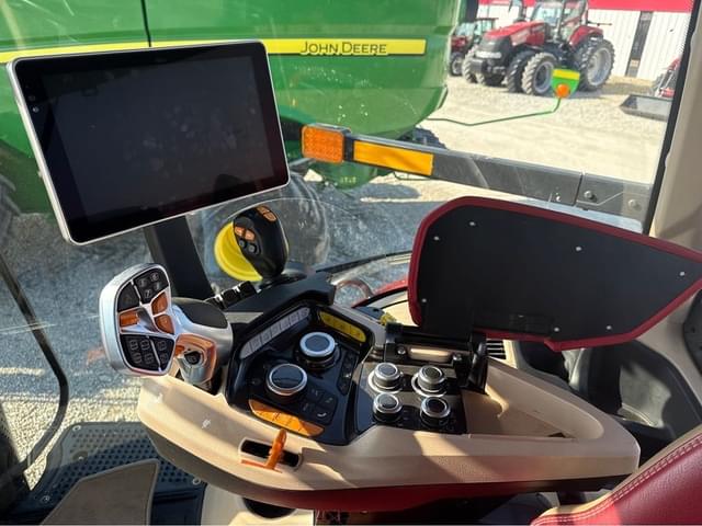 Image of Case IH Magnum 340 equipment image 4