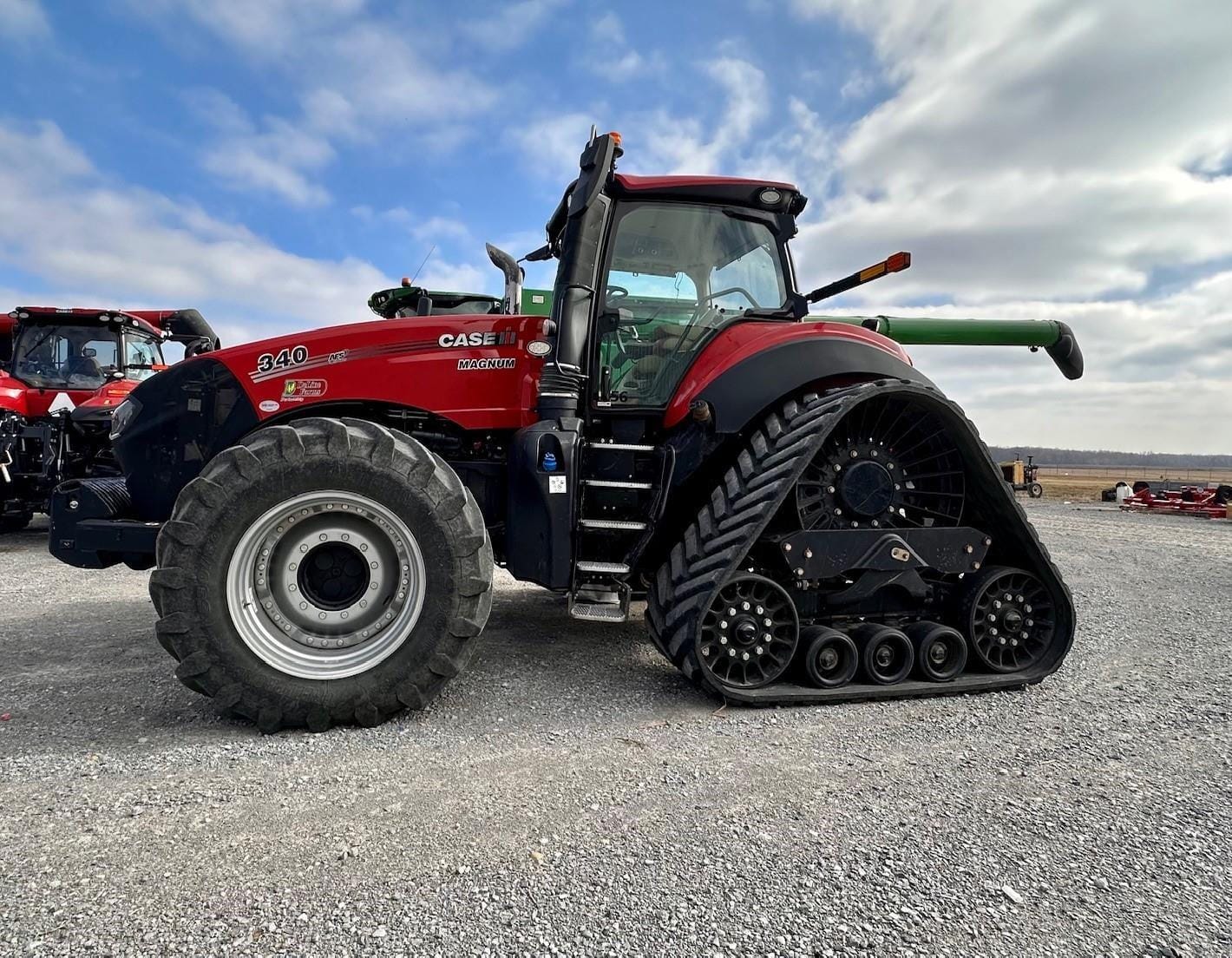 2021 Case IH Magnum 340 Rowtrac Equipment Image0