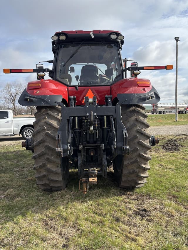 Image of Case IH Magnum 400 equipment image 2