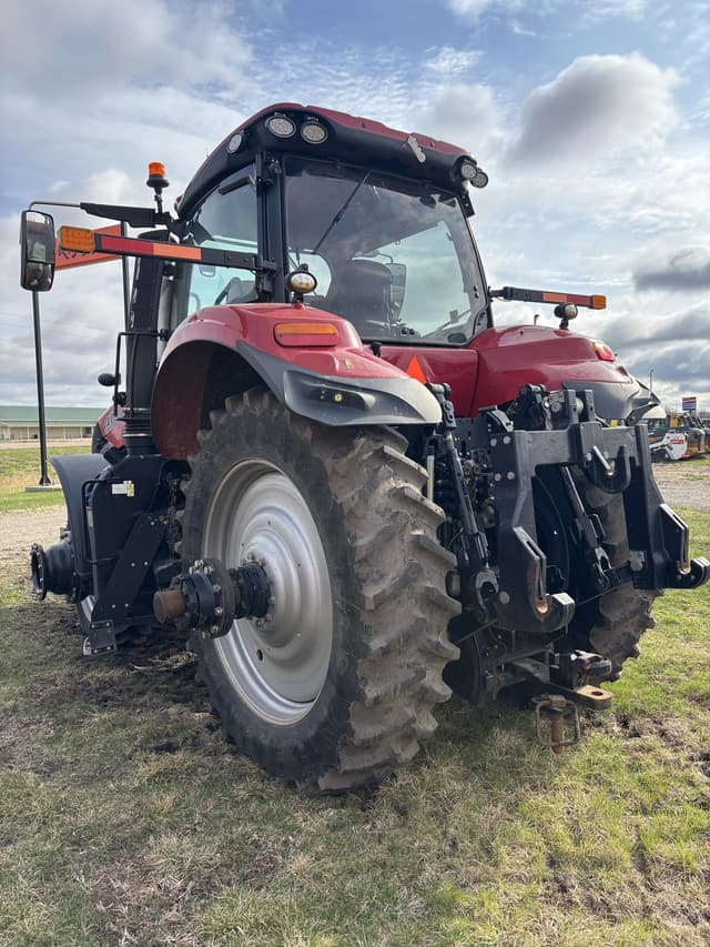 Image of Case IH Magnum 400 equipment image 1