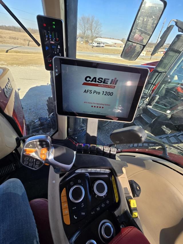 Image of Case IH Magnum 400 Rowtrac equipment image 4