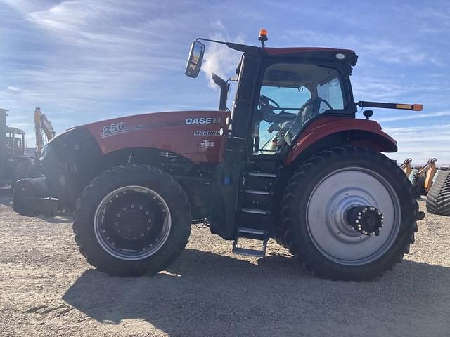 Image of Case IH Magnum 250 equipment image 4