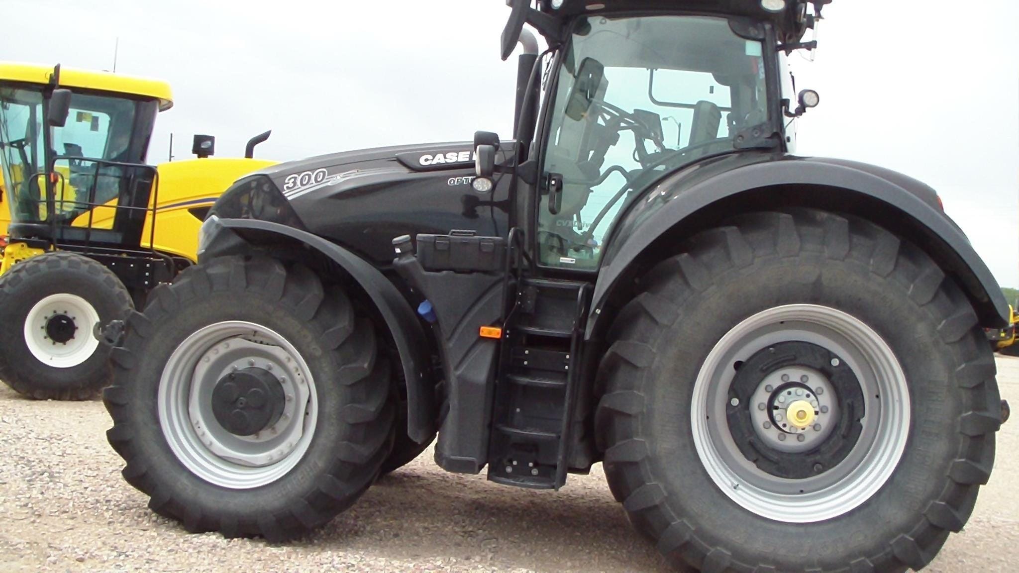 2021 Case IH Optum 300 Equipment Image0