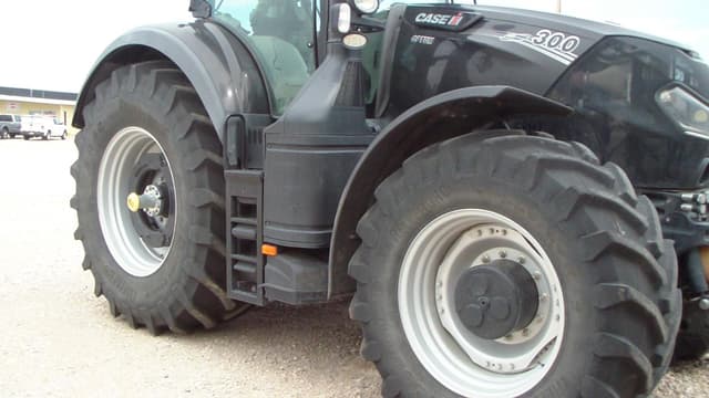 Image of Case IH Optum 300 equipment image 3