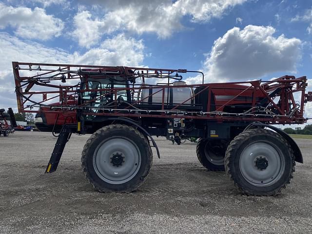 Image of Case IH Patriot 3240 equipment image 2