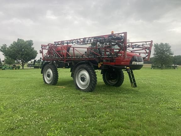 Image of Case IH Patriot 3340 equipment image 2