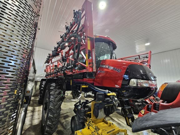 Image of Case IH Patriot 4440 equipment image 4