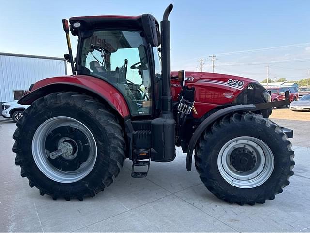 Image of Case IH Puma 220 equipment image 1