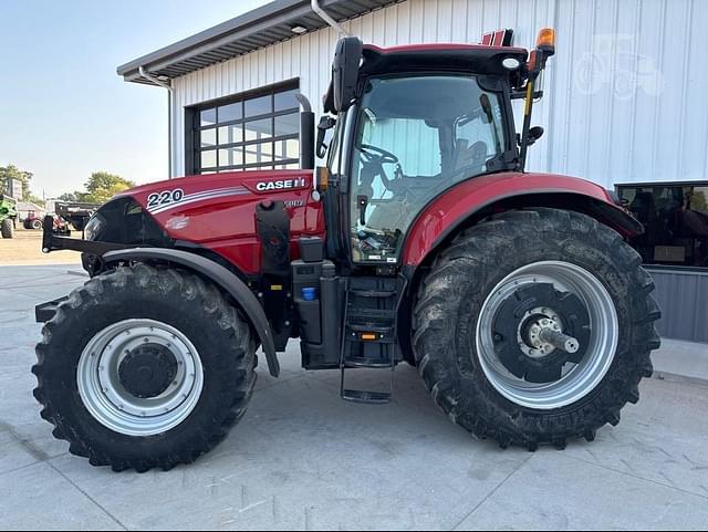 Image of Case IH Puma 220 equipment image 2