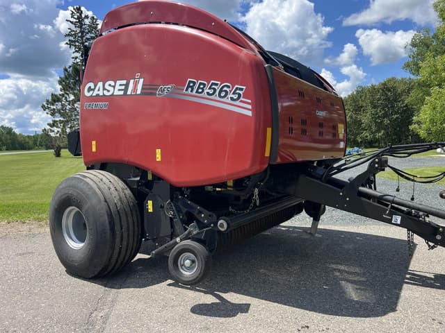 Image of Case IH RB565 equipment image 3