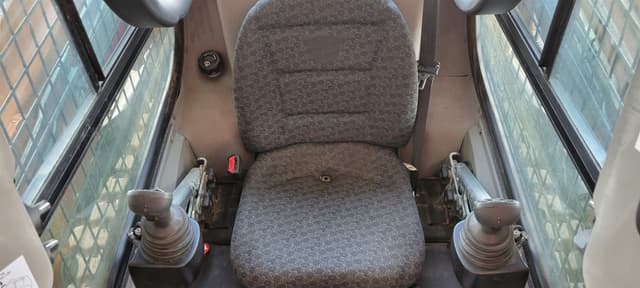 Image of Case TR270B equipment image 2