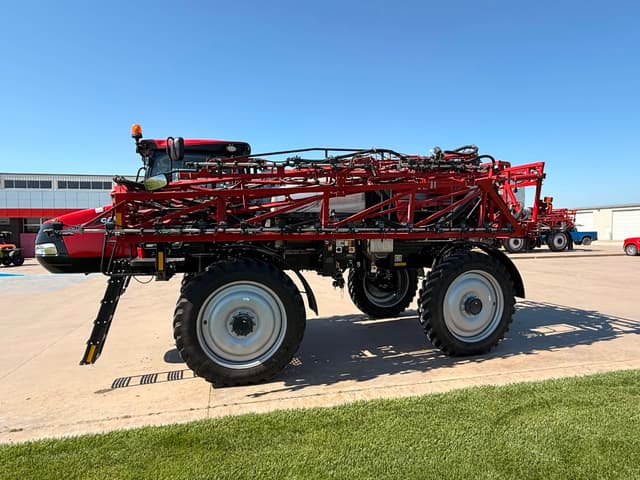 Image of Case IH Patriot 3340 equipment image 2