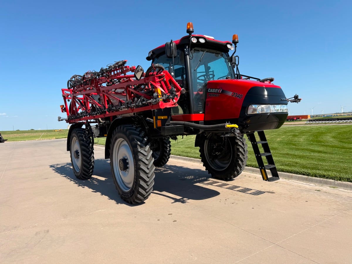 Case IH Patriot 3340 Equipment Image0