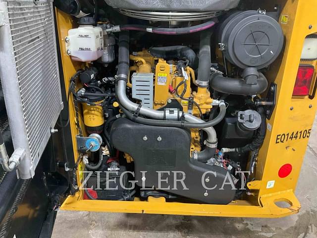 Image of Caterpillar 236D3 equipment image 4
