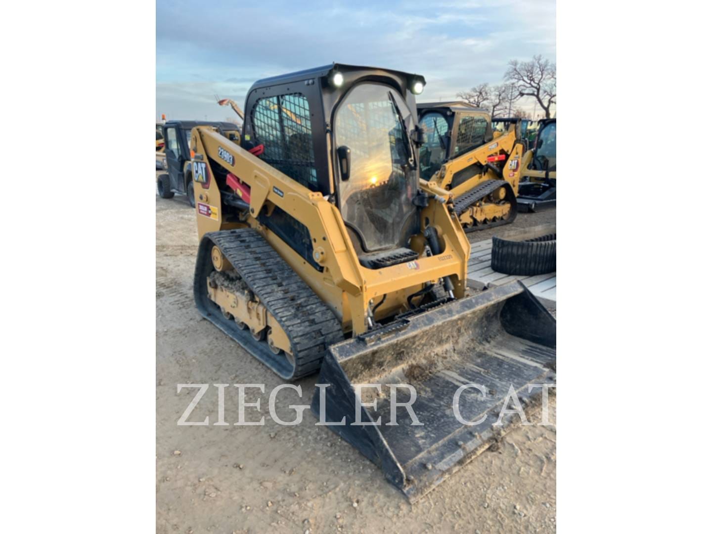 2021 Caterpillar 239D3 Equipment Image0