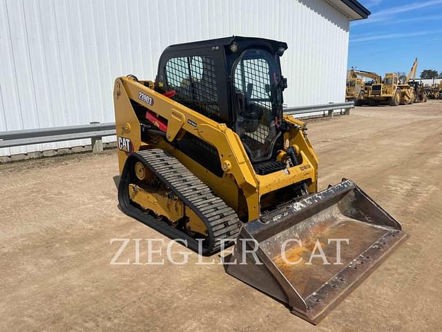 Image of Caterpillar 239D3 equipment image 1