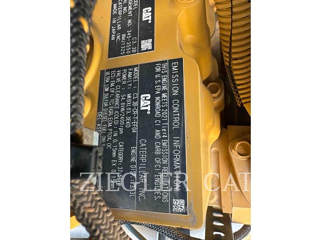 Image of Caterpillar 242D3 equipment image 2