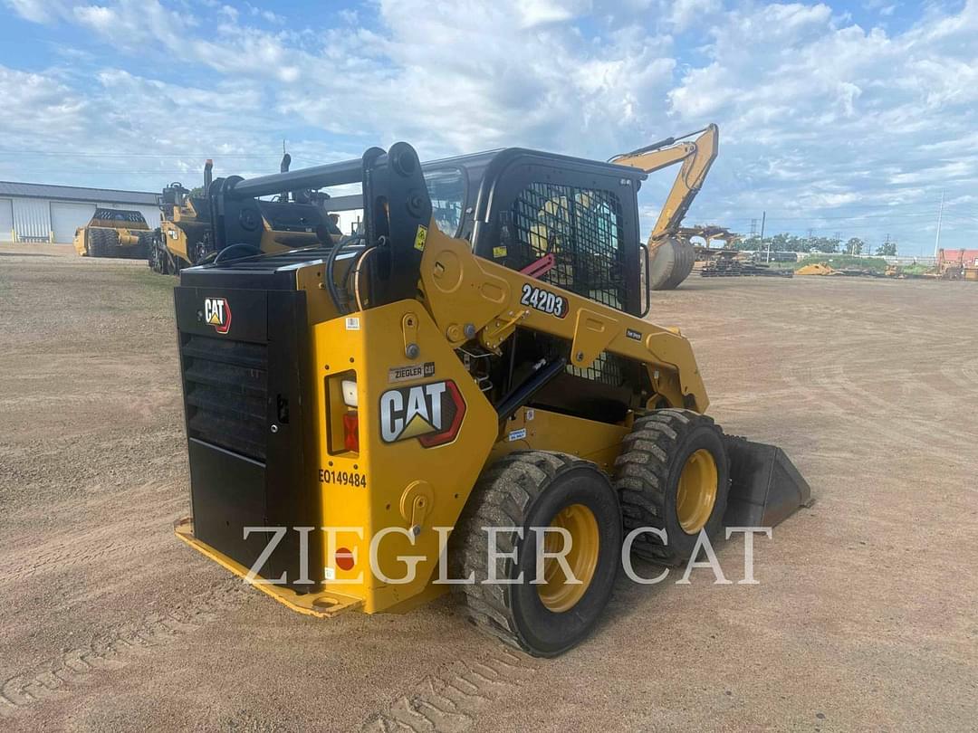 Image of Caterpillar 242D3 Primary image