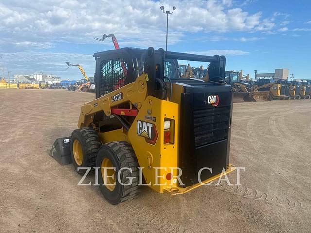 Image of Caterpillar 242D3 equipment image 1