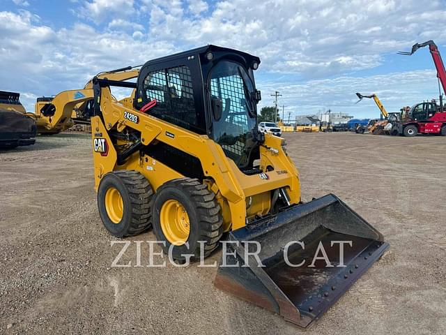 Image of Caterpillar 242D3 equipment image 4