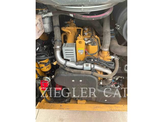 Image of Caterpillar 259D3 equipment image 4