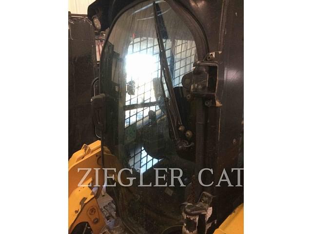 Image of Caterpillar 259D3 equipment image 4