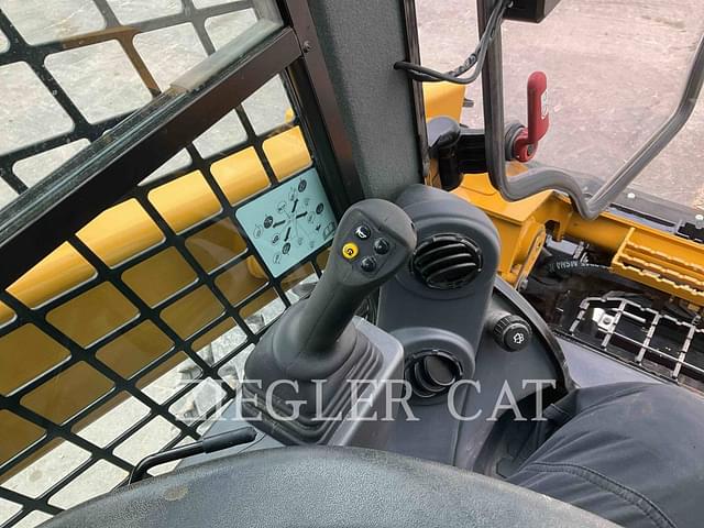 Image of Caterpillar 262D3 equipment image 4
