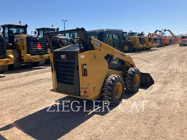 Image of Caterpillar 262D3 equipment image 2