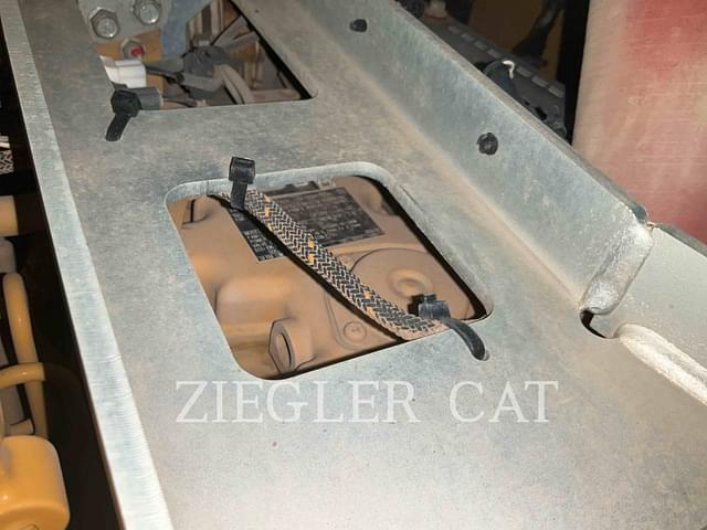 Image of Caterpillar 272D3 equipment image 2