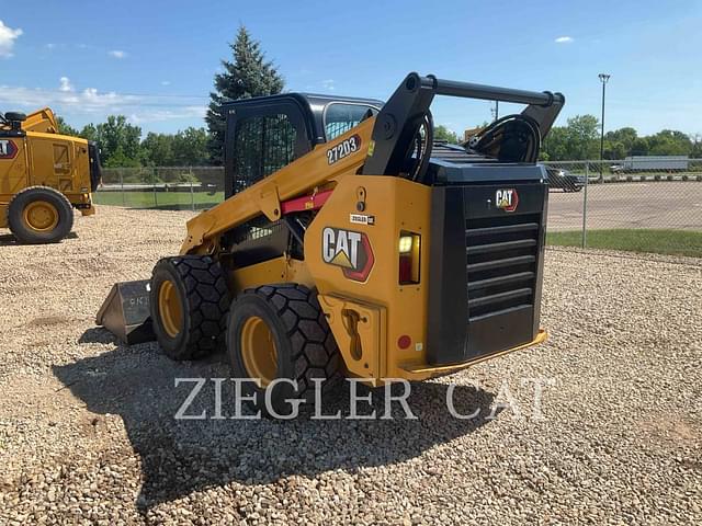 Image of Caterpillar 272D3 equipment image 4