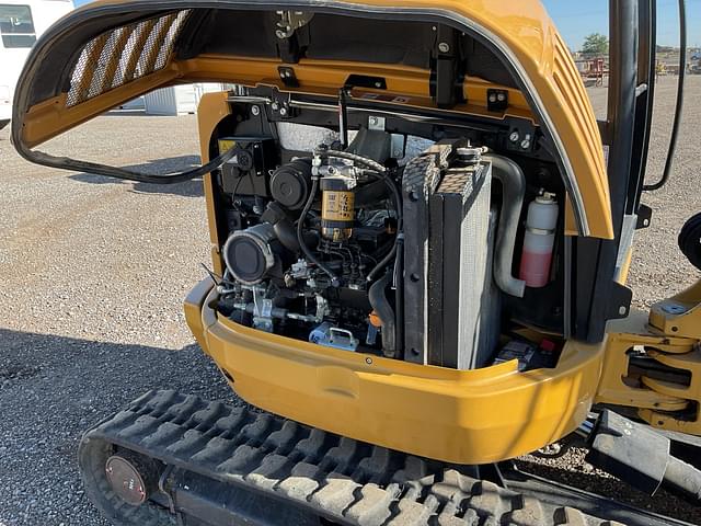 Image of Caterpillar 302.7D CR equipment image 4