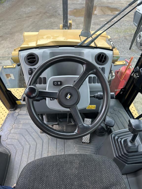 Image of Caterpillar 416F equipment image 3