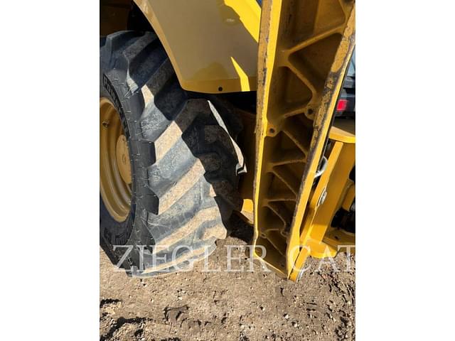 Image of Caterpillar 440 equipment image 3